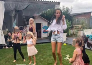 Party v růžovém připravila Agáta Hanychová pro dceru Miu. Zdroj: IG /A. Hanychová