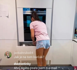 Agáta Hanychová kuchtila živě. Zdroj: Instagram