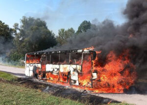 Požár autobusu v Tichově. Foto: HZS ZLK