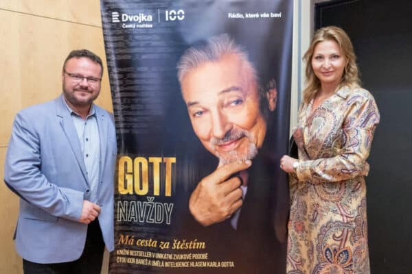 Kniha Karla Gotta namluvená umělou inteligencí má milion přehrání. Zdroj: Český rozhlas