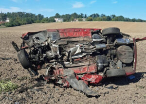 Auto na silnici od Kněžmostu u Malobratřic narazilo do stromu. Foto: HZS