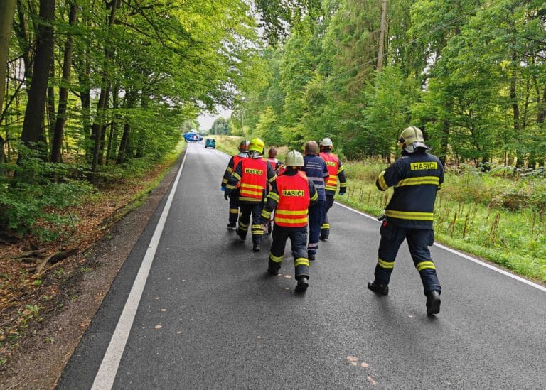 Vážná nehoda motorkáře u obce Kublov na Berounsku. Foto: X/Simmar