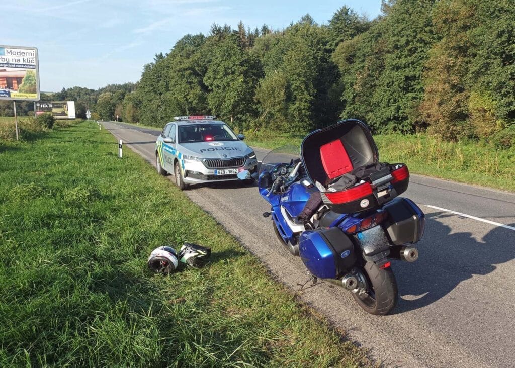 Nehoda motorky mezi Zlínem - Vršavou a Fryštákem. Foto: ZZS ZLK