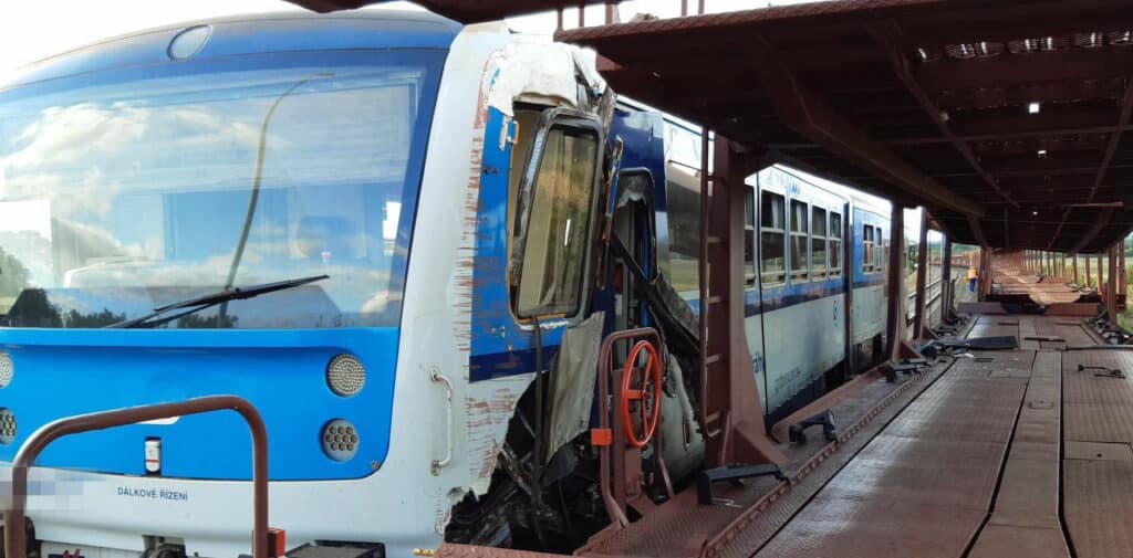Nehoda osobního a nákladního vlaku u Nepřevázky. Foto: HZS SČK