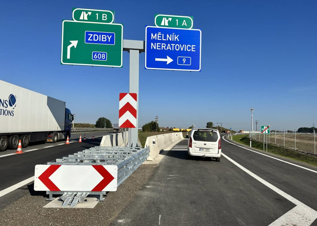 Nový sjezd z dálnice D8 u Zdib směrem na Mělník. Foto: ŘSD