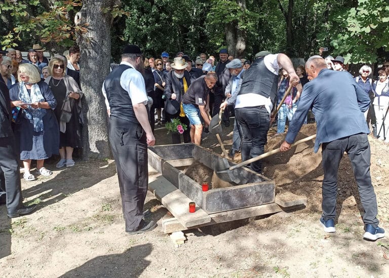 Yvonne Přenosilovou pohřbili na Novém židovském hřbitově. Foto: ČRzprávy.cz