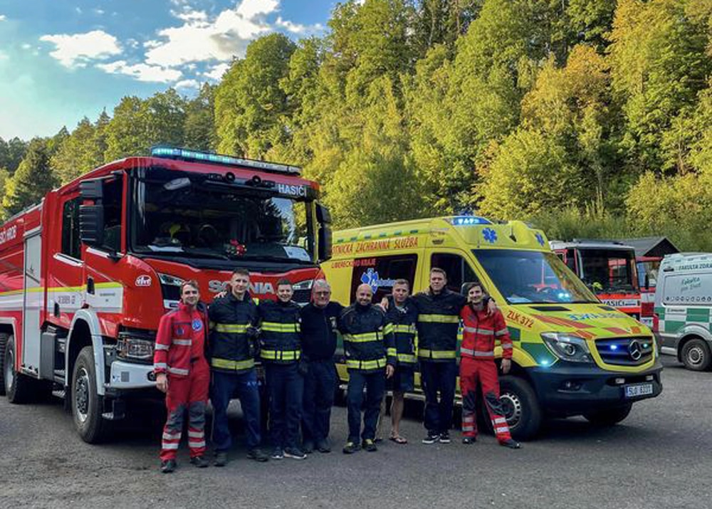 Vítězové pětiboje Recue Patrol - tým hasičů města Hrob a záchranářů ZZS Libereckého kraje. Foto: hasiči Hrob