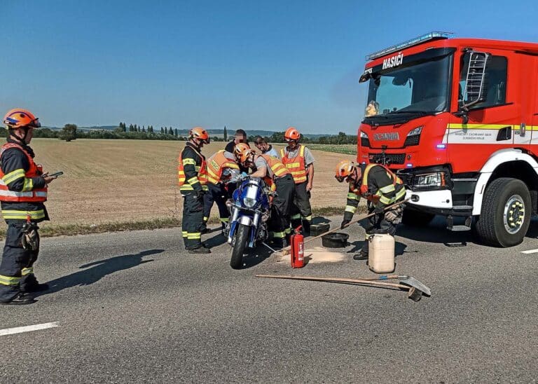 Tragická nehoda motorky u Třebětic na Kroměřížsku. Foto: HZS ZLK