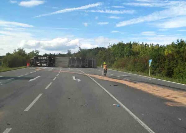Tragická nehoda auta a kamionu u Mikulova. Foto: HZS JMK