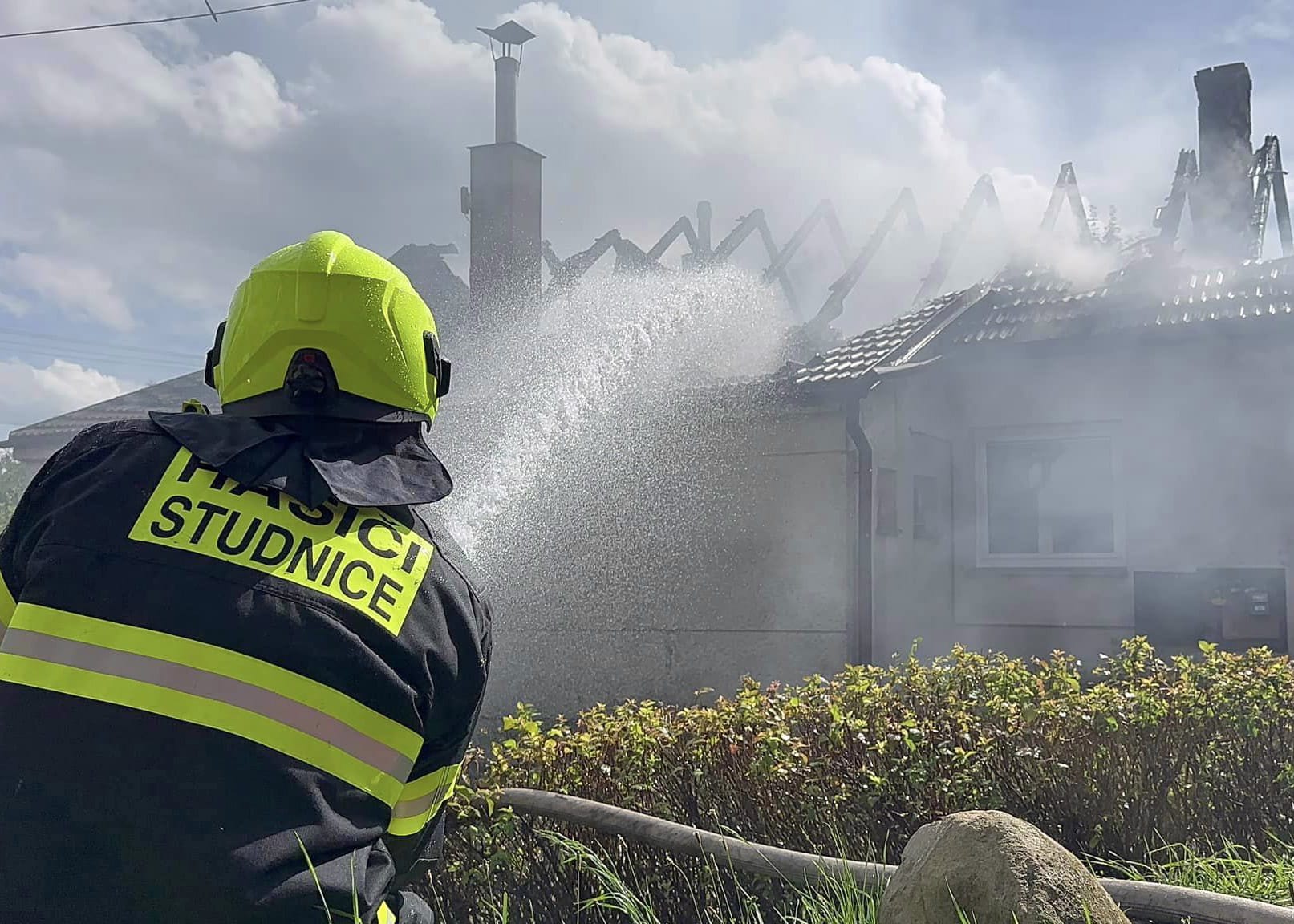 Výbuch domu v Otinovsi na Prostějovsku. Foto: HZS OLK