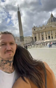 Přemek Forejt a Eva Salvatore Burešová na romantickém výletu ve Vatikánu. Zdroj: IG