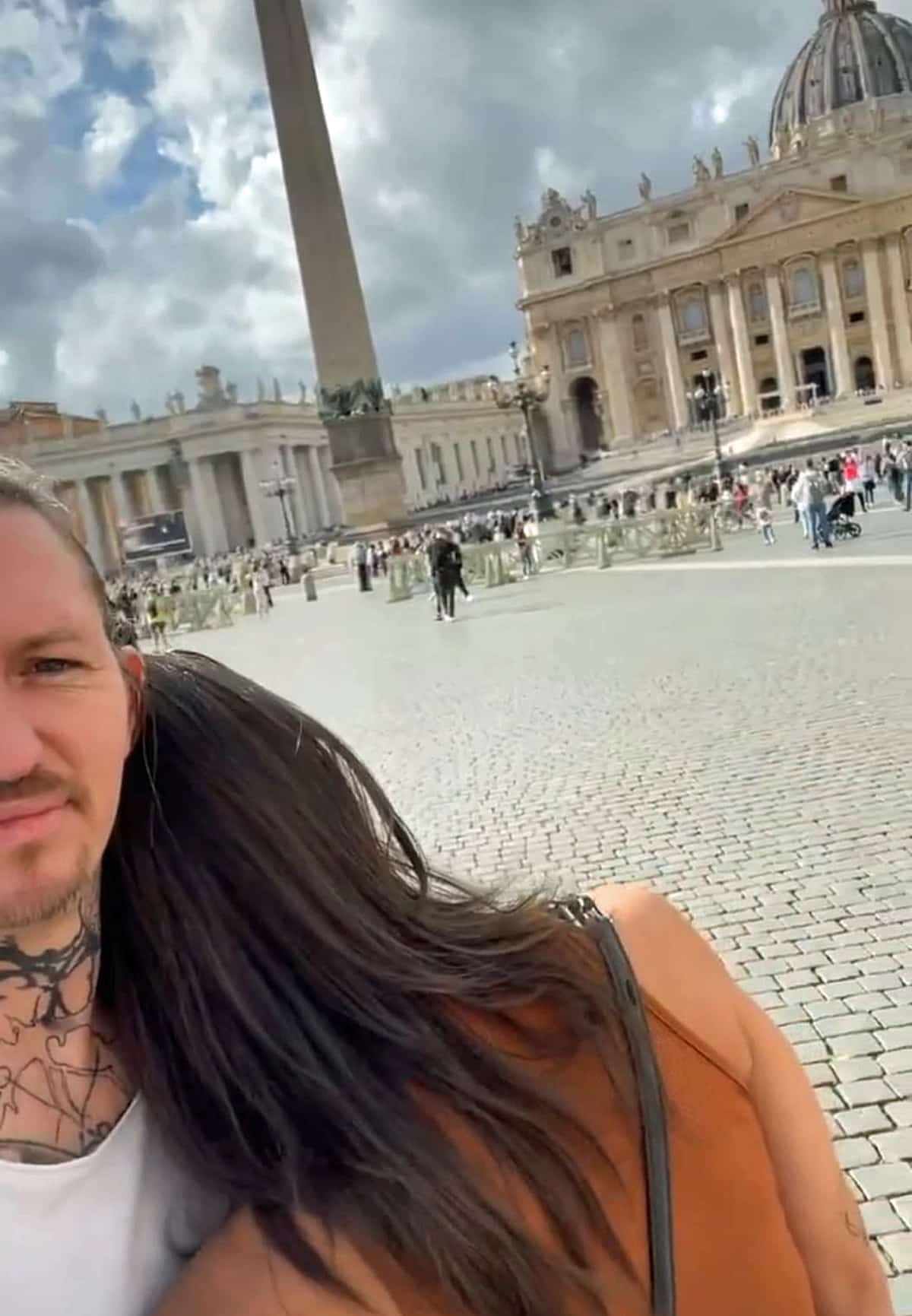 Přemek Forejt a Eva Salvatore Burešová na romantickém výletu ve Vatikánu. Zdroj: IG