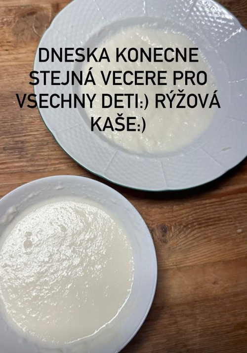 Dětem Agáta Hanychová uvařila rýžovou kaši. Zdroj: Instagram