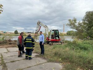 Labe u Mělníka je kvůli havárii jezu bez vody. Foto: město Mělník
