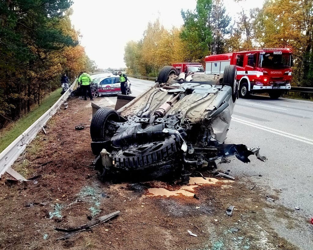 Sobotní nehoda čtyř aut u Kamenného Újezdu. Foto: HZS