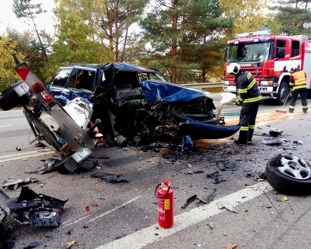 Sobotní nehoda čtyř aut u Kamenného Újezdu. Foto: HZS