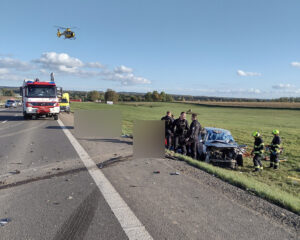 Tragická nehoda nákladního automobilu a osobního auta u Svitav. Foto: HZS