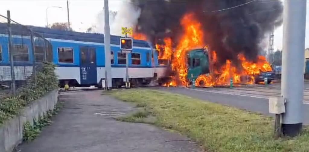 Nehoda vlaku a náklaďáku v Divišově ulici v Olomouci. Zdroj: PČR