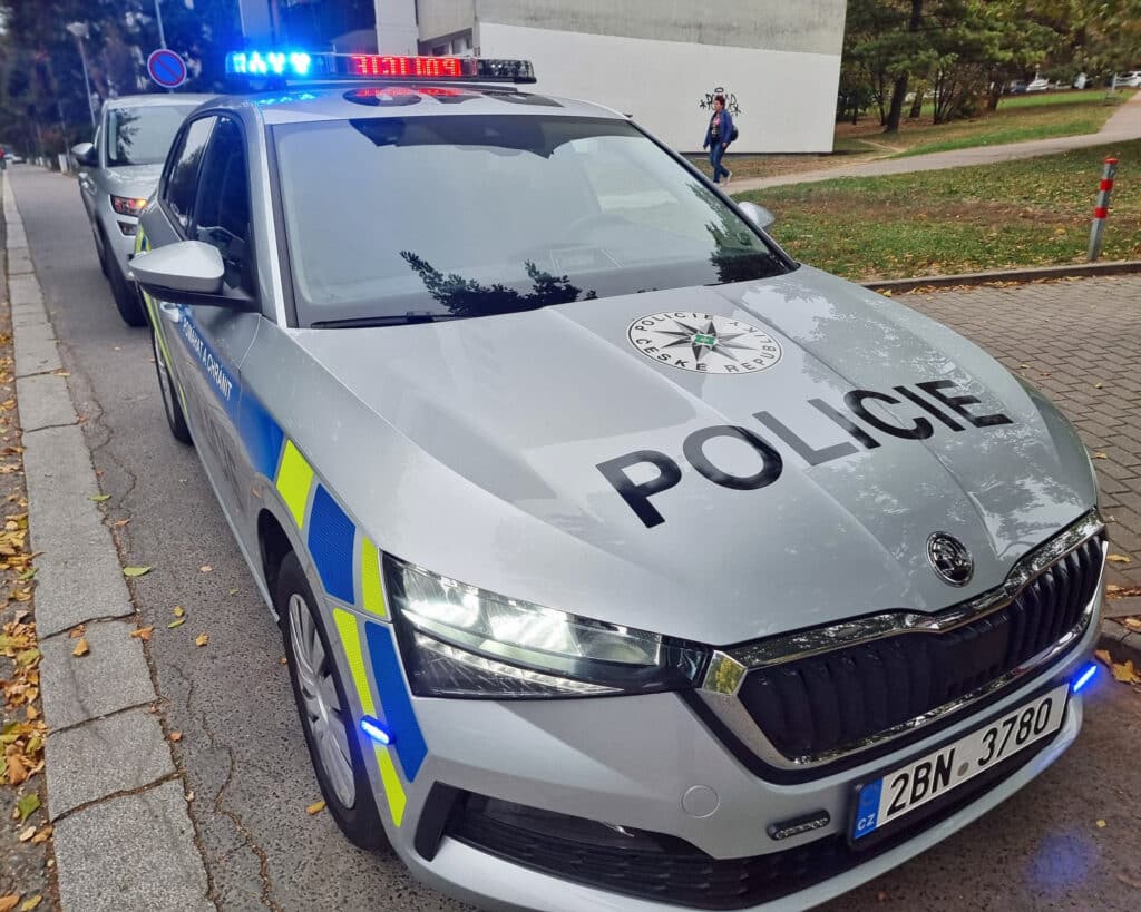 Auto, v níž tatínek odvážel dceru, zastavila policie v brněnské Lesné. Foto: PČR