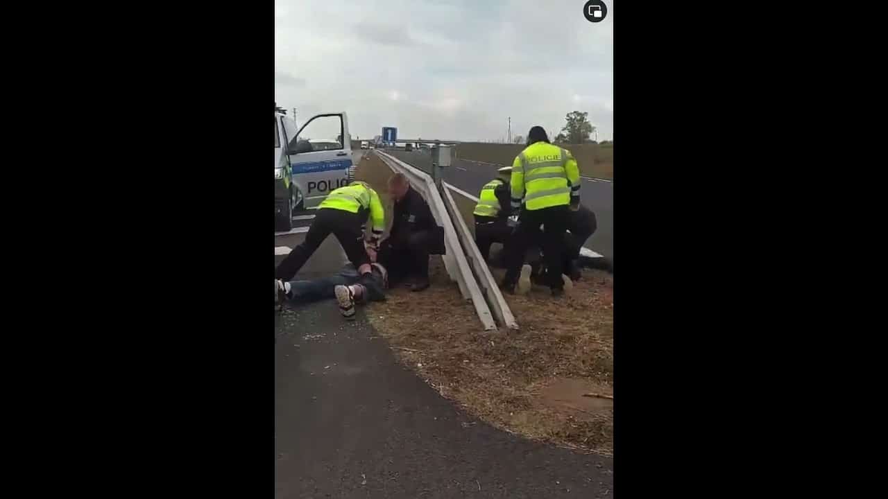 Video Thumbnail: Policie na dálnici D1 zadržela Pavla Zítka