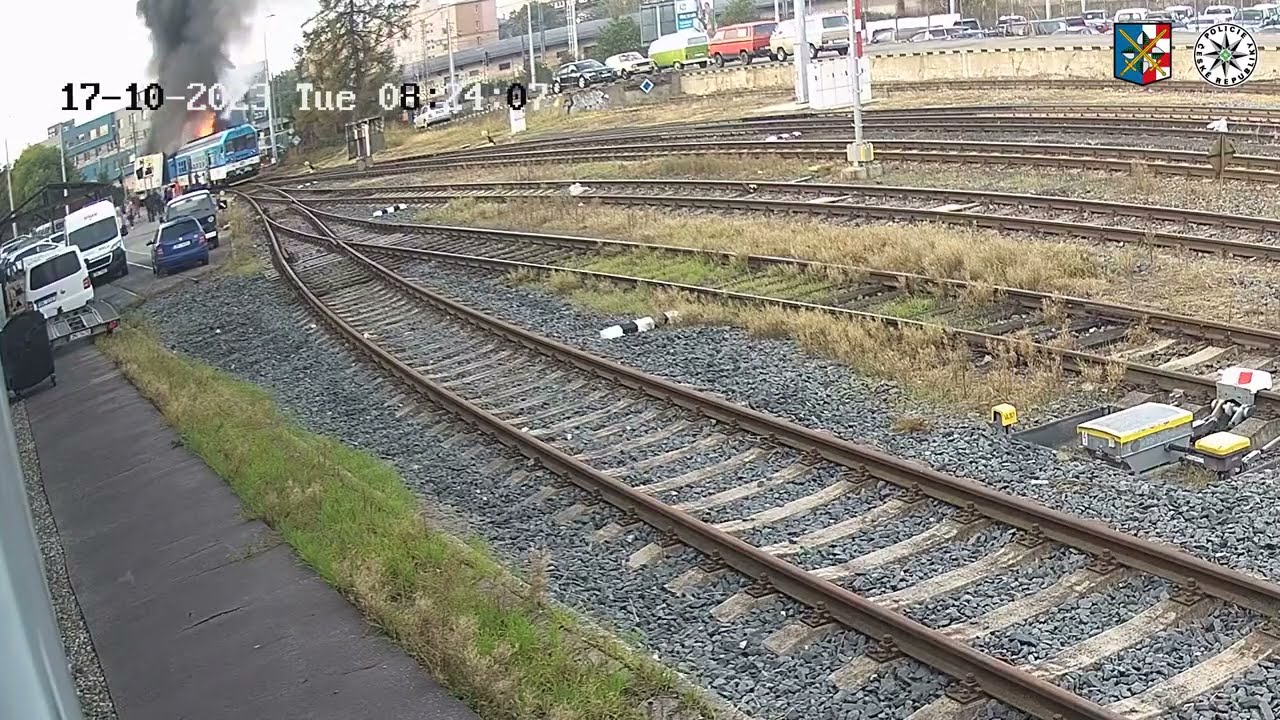 Video Thumbnail: Srážku vlaku s kamionem v Olomouci zachytily kamery
