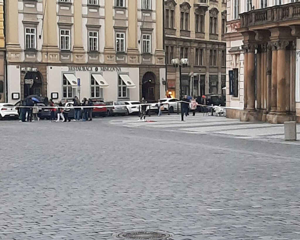 Policie uzavřela velkou část Staroměstského náměstí v Praze. Foto: PČR