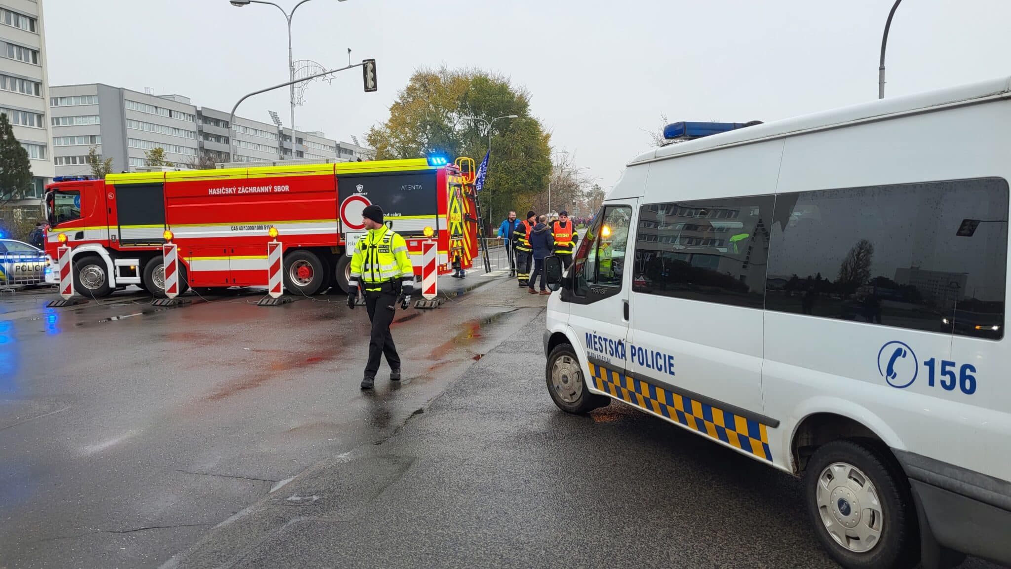 Stávka zablokovala dopravu na Třídě V. Klementa v Mladé Boleslavi. Foto: CRzpravy