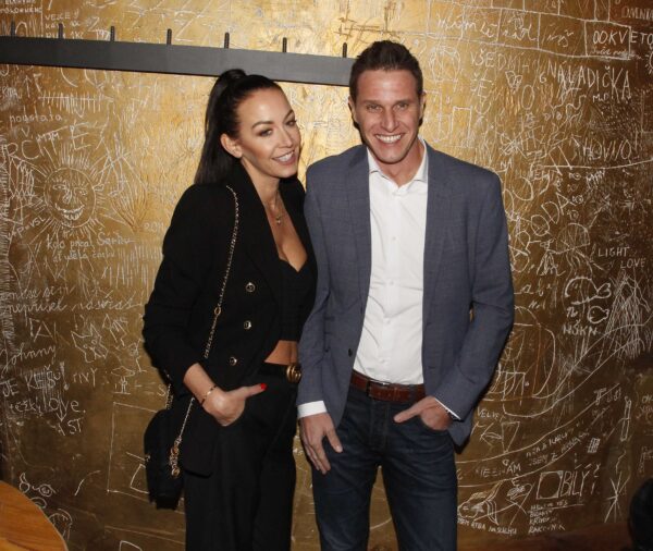 Agáta Hanychová vyvedla na otevření baru Pruts partnera Mirka Dopitu. Foto: Pavel Gwužď / Nextfoto