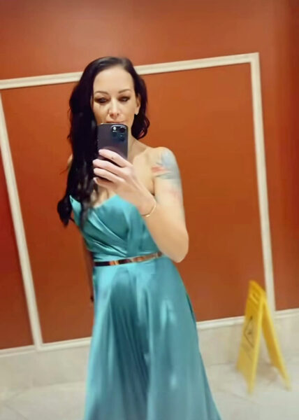 Agáta Hanychová moderovala v Karlových Varech a opravdu jí to seklo. Zdroj: Instagram