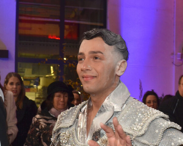 Jan Bendig poté, co na něho útočník vysypal mouku. Foto: Pavel Gwužď / NextFoto