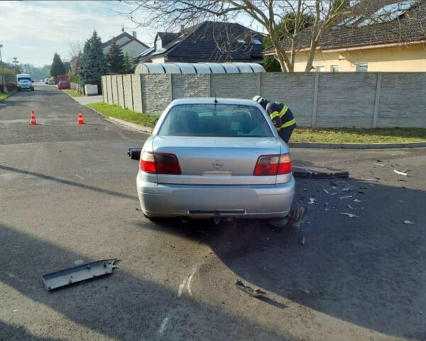 Nehoda auta a dodávky v Lázních Bohdaneč. Foto: HZS