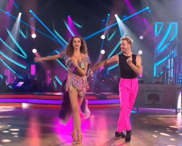 Iva Kubelková a Martin Prágr v sobotní StarDance. Foto: ČT