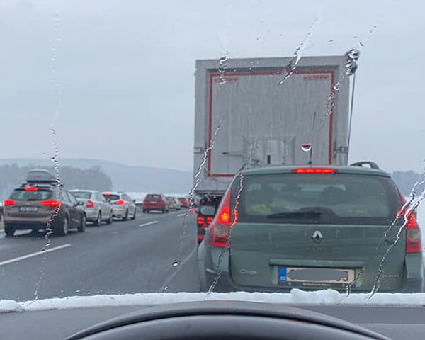 Čtvrteční kolony na dálnici D10. Foto: FB/Matěj Bárta