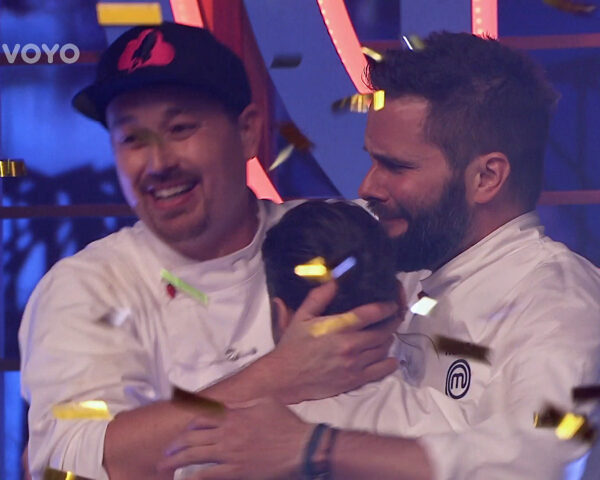 Kuba s Terkou gratulují Honzovi k vítězství v MasterChef Česko 2023. Zdroj: Voyo
