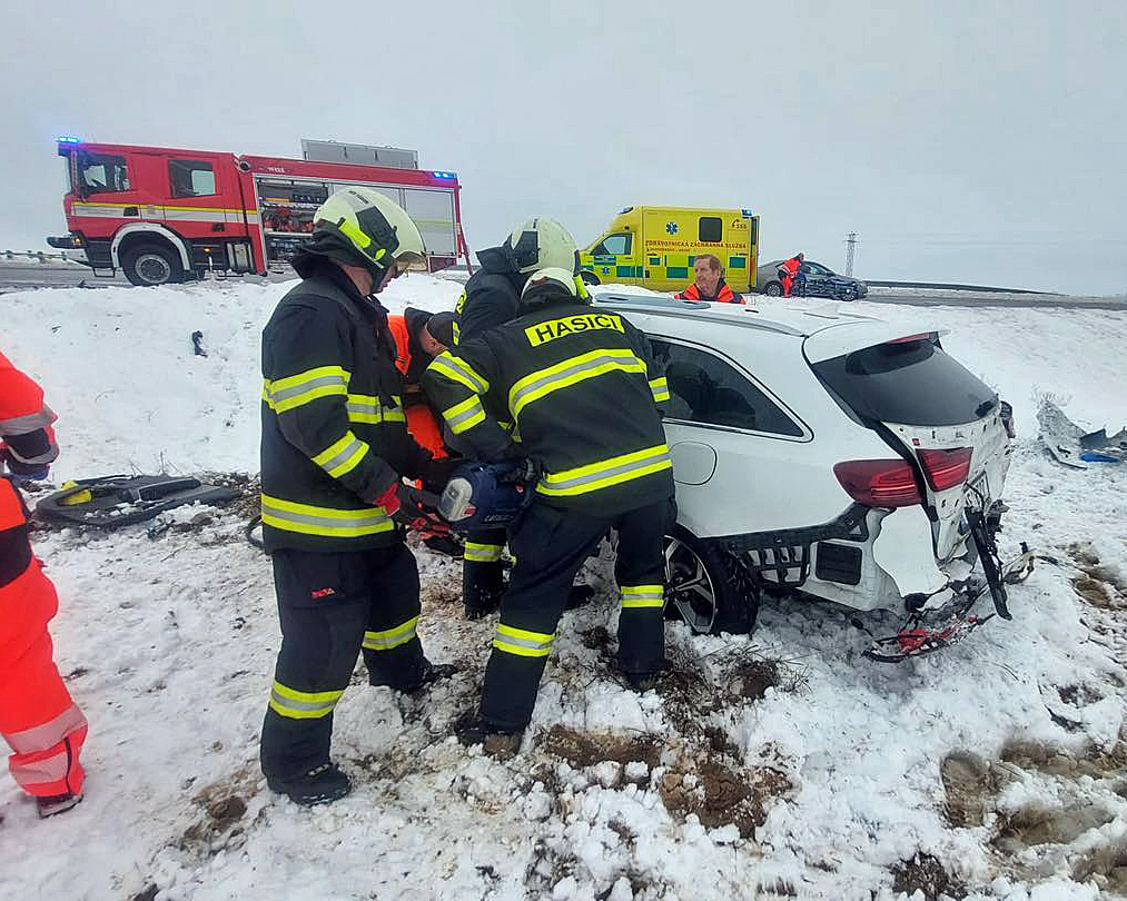 Další vážná nehoda na obchvatu Chýnova. Foto: HZS