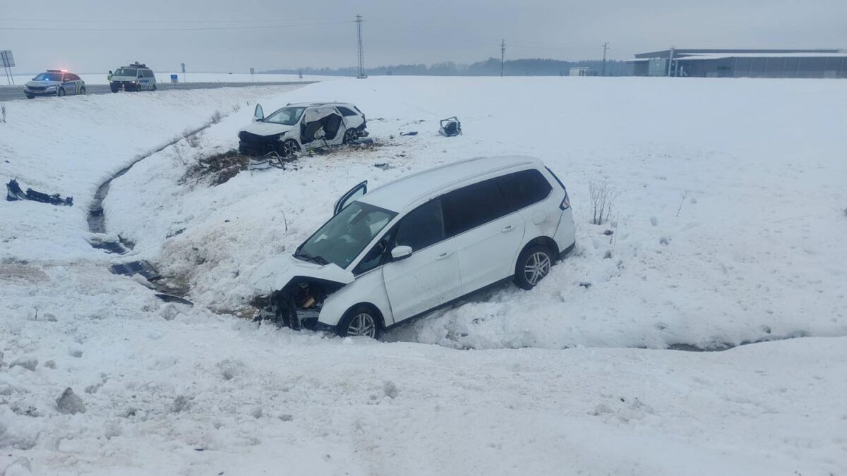 Další vážná nehoda na obchvatu Chýnova. Foto: HZS