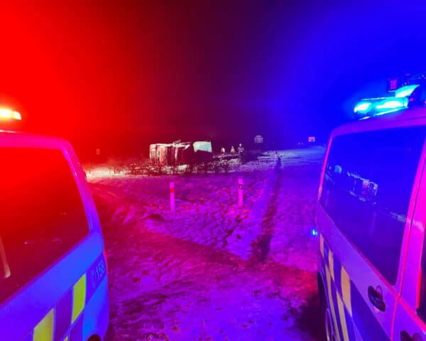 Nehoda kamionu a auta na dálnici D6. Foto: PČR