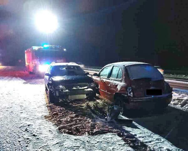 Nehody komplikují dopravu na D6 a na Karlovarsku. Foto: HZS