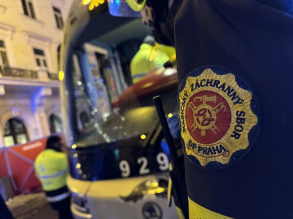 Tramvaj v Praze na Národní třídě srazila dva chodce. Foto: HZS