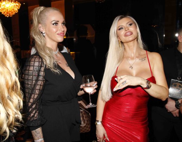 Lela Vémolová Ceterová se dobře bavila ve vyzývavých červených šatech. Foto: Nextfoto