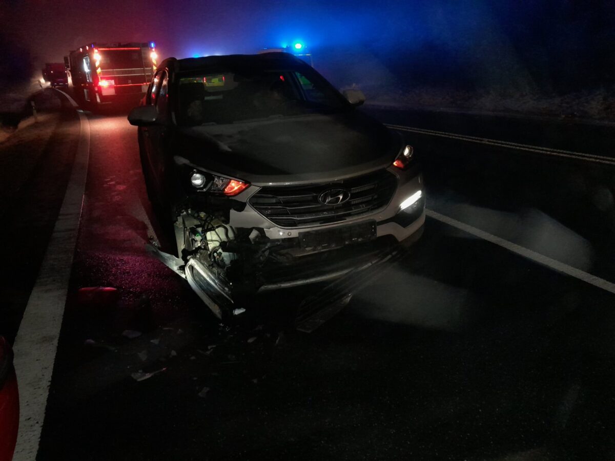 Nehoda tří aut u Korozluk na Mostecku. Foto: HZS