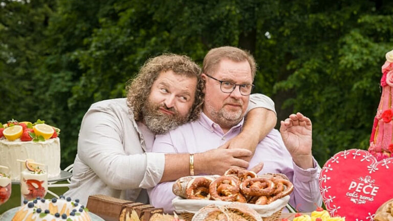 Josef Maršálek a Václav Kopta při natáčení pořadu Peče celá země. Foto: Česká televize