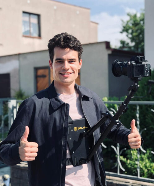 Filip Březina s kamerou připevněnou na těle.