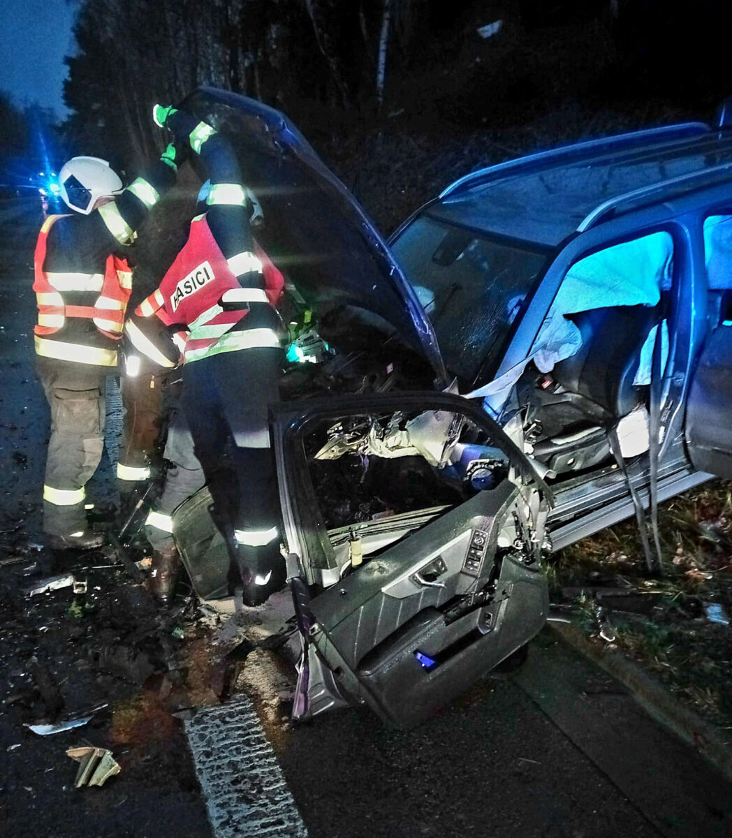 Tragická nehoda u Boršova nad Vltavou na silnici I/3. Foto: HZS Jihočeský kraj