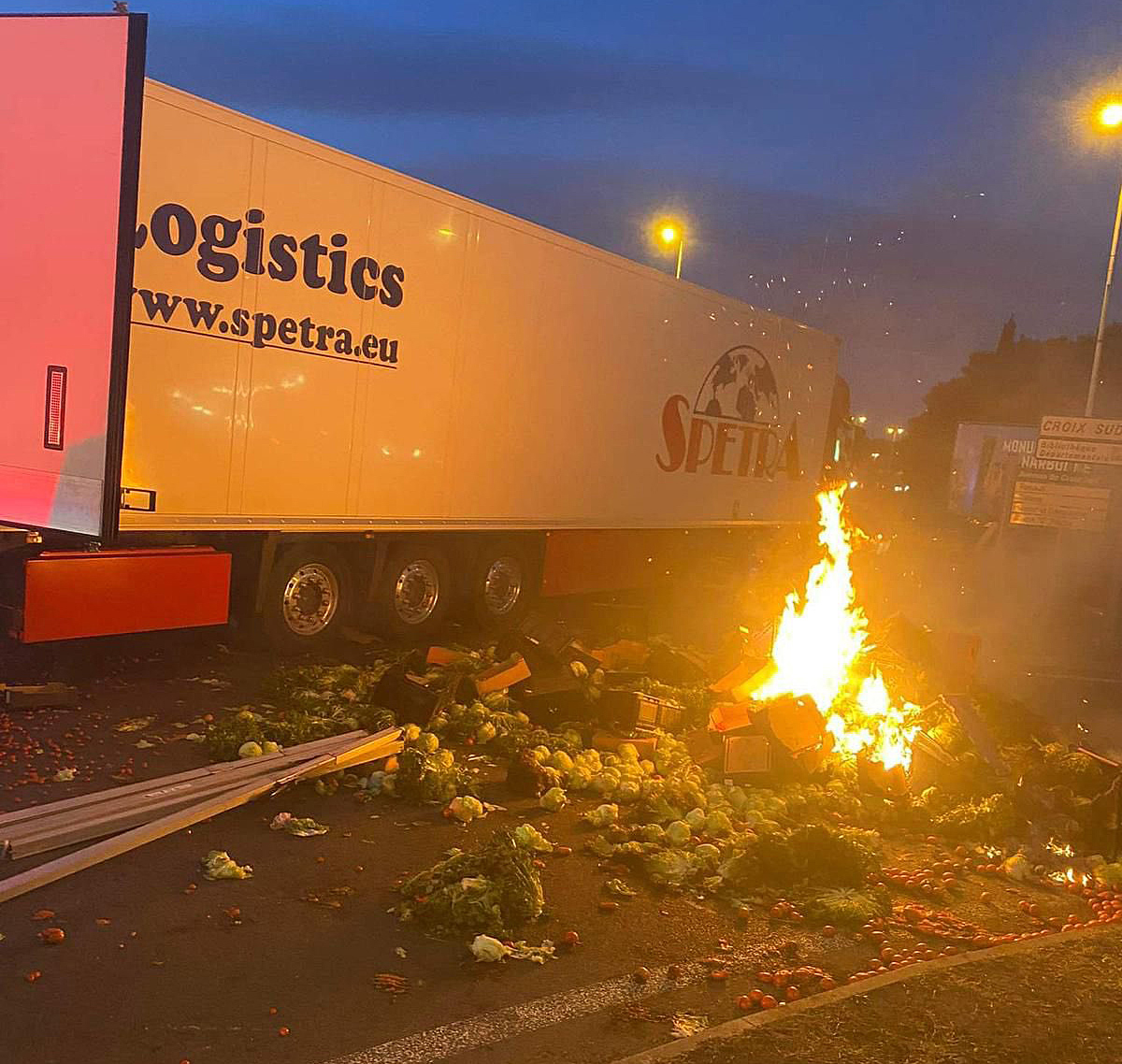 Protestující francouzští farmáři napadli české kamiony. Foto: Ministerstvo zemědělství