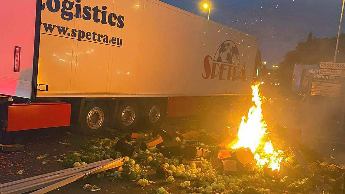 Protestující francouzští farmáři napadli české kamiony. Foto: Ministerstvo zemědělství