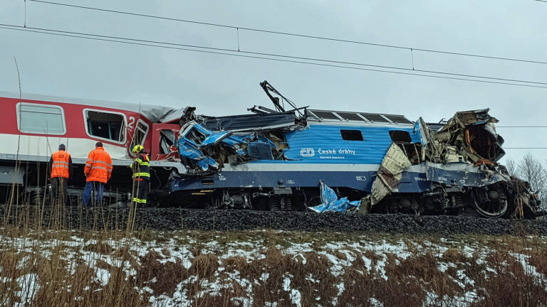 Nehoda vlaku a nákladního auta u Karviné. Foto: Drážní inspekce