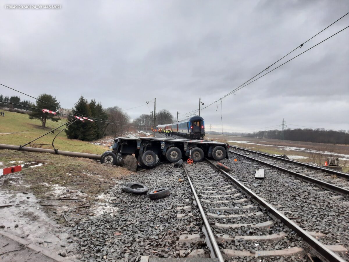 Nehoda vlaku a nákladního auta u Karviné. Foto: PČR