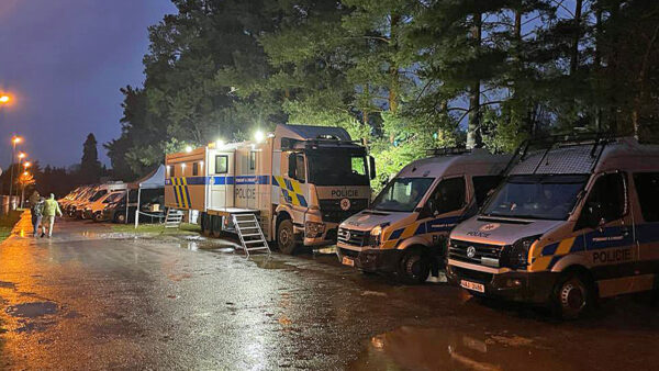 Takto pátrali policisté po vrahovi v Klánovickém lese, vypátrat ho nestihli. Foto: PČR