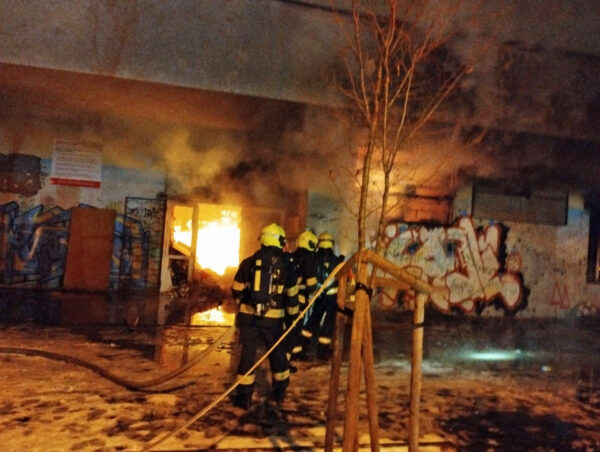 Požár nákupního centra Flora v Chomutově. Foto: HZS